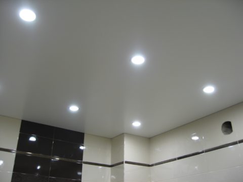 Led-светильники в натяжном потолке Led-светильники в натяжном потолке